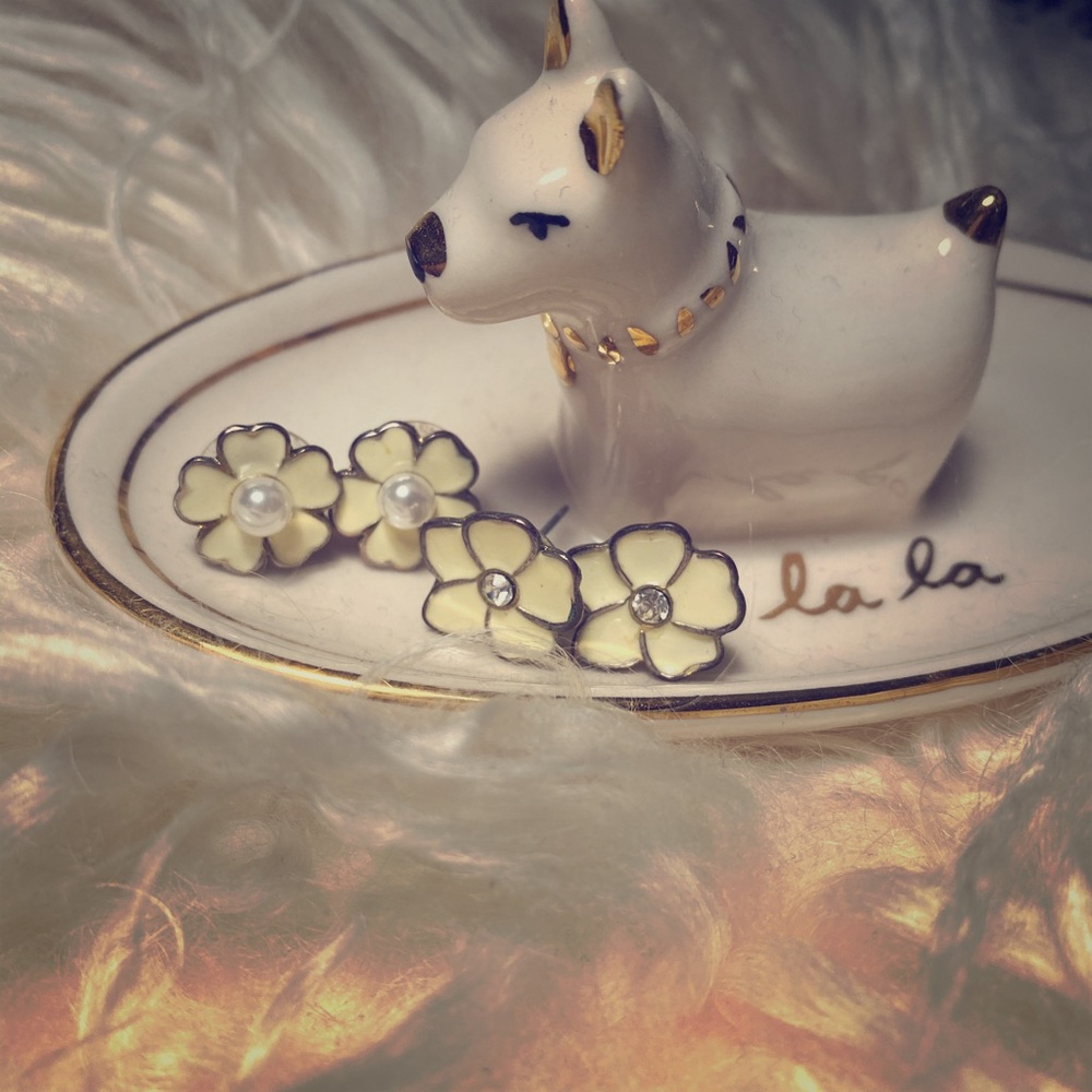 Flower 🌸 Power (pair of studs)